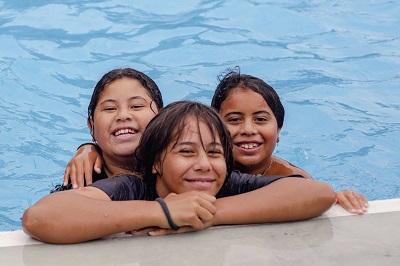 Girls in pool resized 400 x 266
